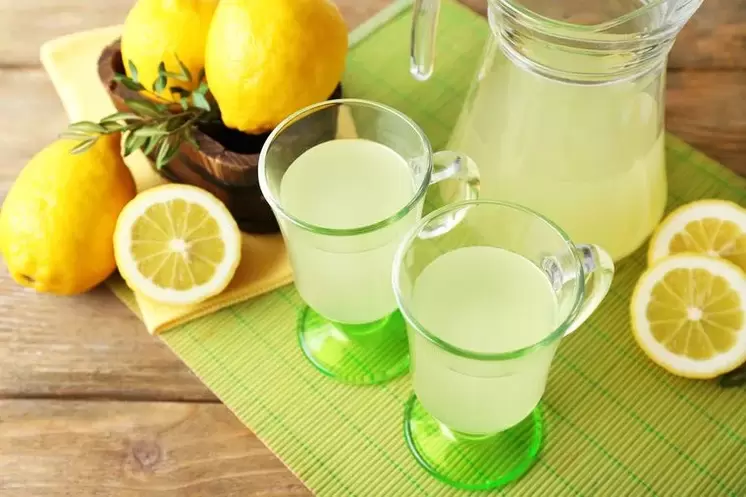 pəhriz içmək üçün limon suyu